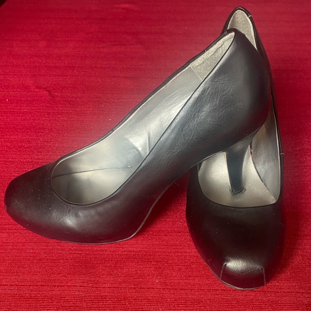 EUC Madden Girl Heel, size 8.5